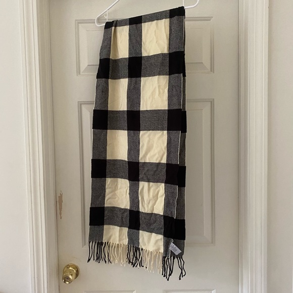American Eagle Outfitters Accessories - American Eagle scarf